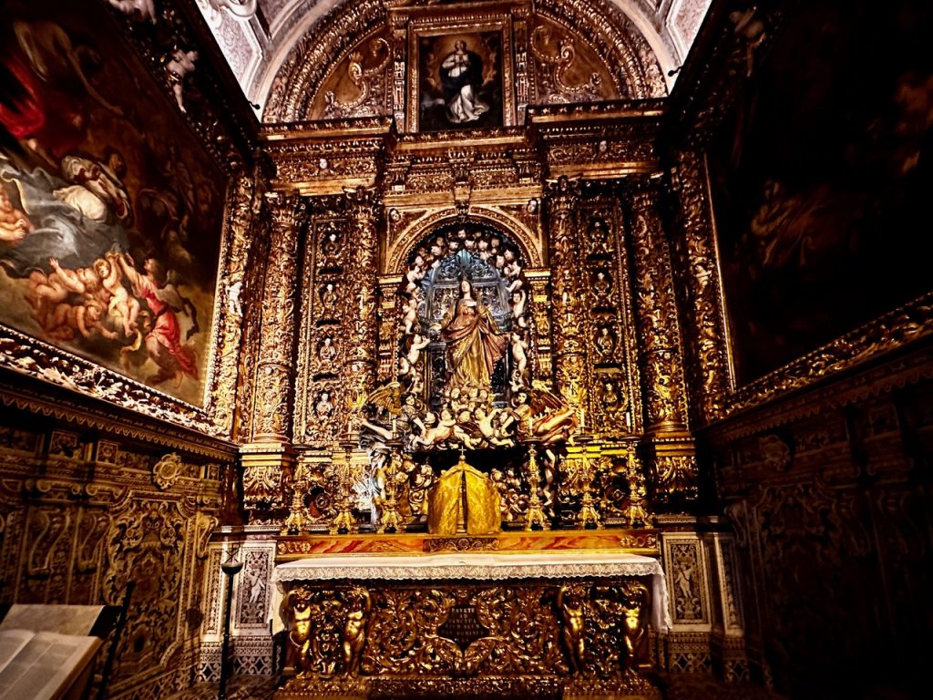 Altar in Saint Roch in Lisbon