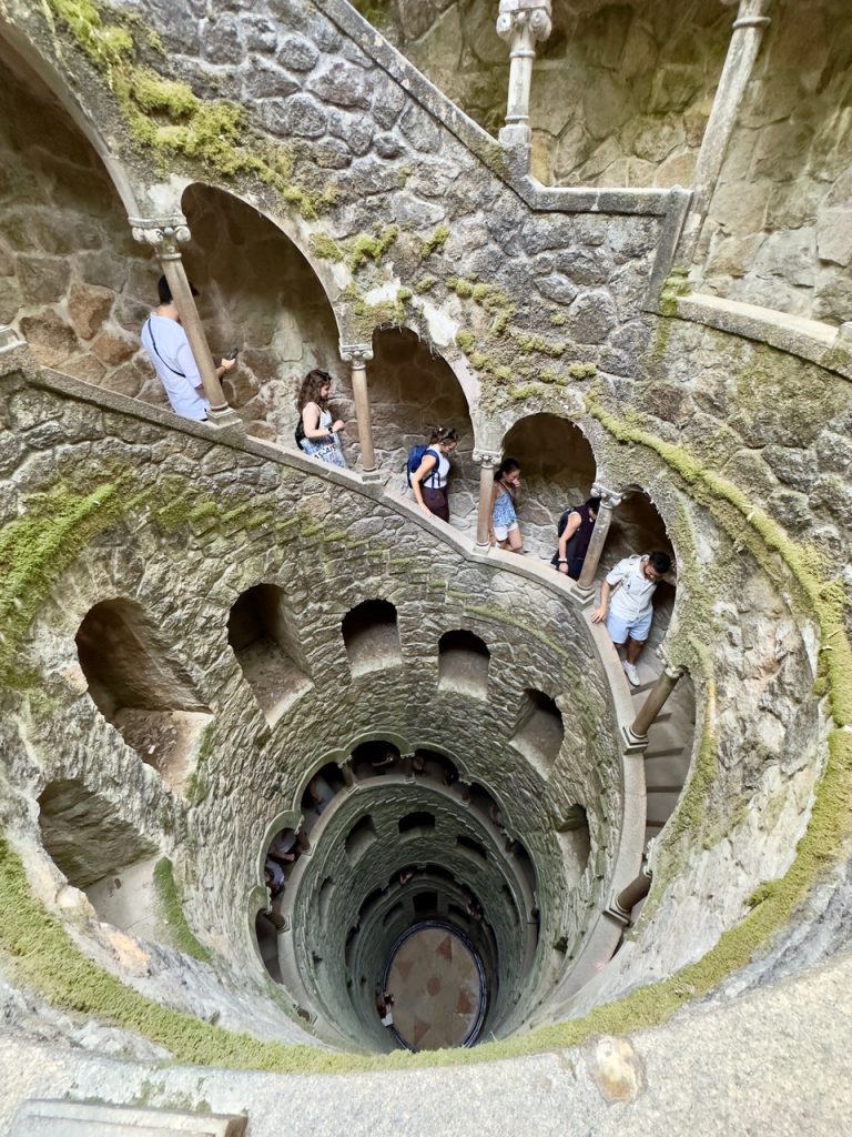 Quinta da Regaleira well